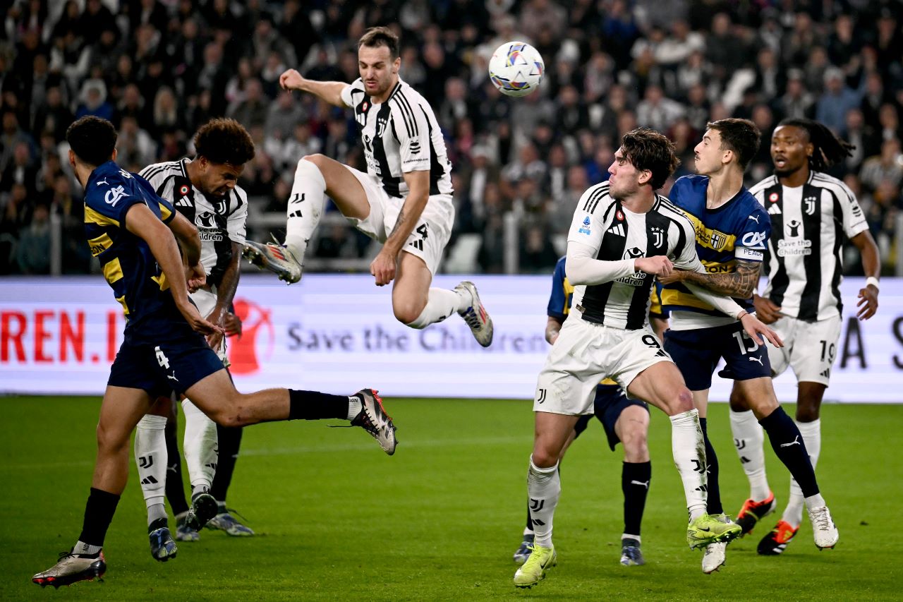 Juventus vs Parma 2-2: Merosot ke Posisi 4, Nyonya Tua Mulai Panik