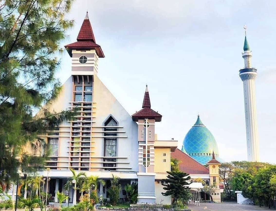 Gereja-Gereja Simbol Toleransi di Surabaya (3): Saudara Enam Ratus Meter