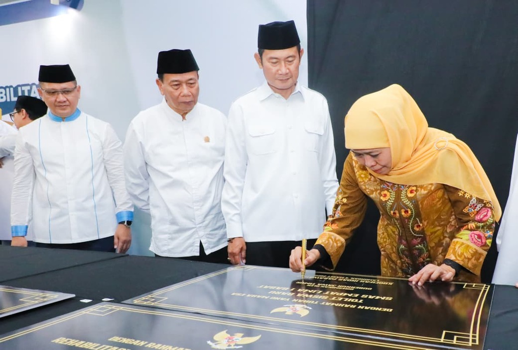 Khofifah Resmikan Revitalisasi 51 Sekolah di Lamongan dan Gresik