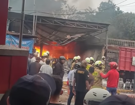 Terjadi Kebakaran Bangunan Agen Gas di Jakarta Timur, Kerugian Capai Rp 1 M!