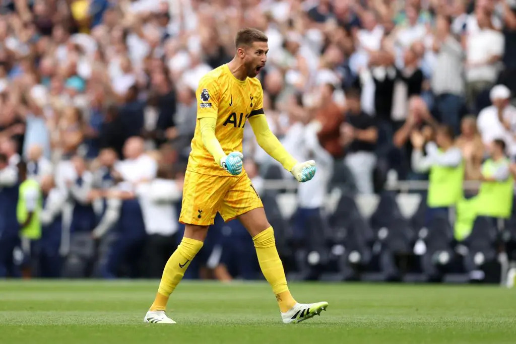 Juventus Pinjam Guglielmo Vicario dari Tottenham, Emiliano Martinez Batal