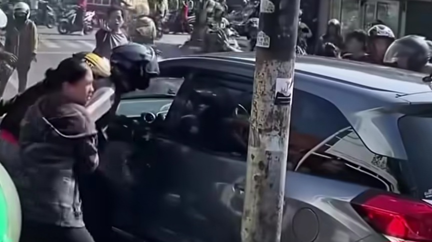 HR-V Tabrak 4 Motor di Joglo, Polisi: Salah Injak Gas