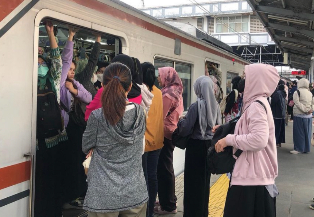 Menyalahgunakan Pin Ibu Hamil, KAI Commuter Bakal Tindak Tegas Penumpang Wanita Nakal