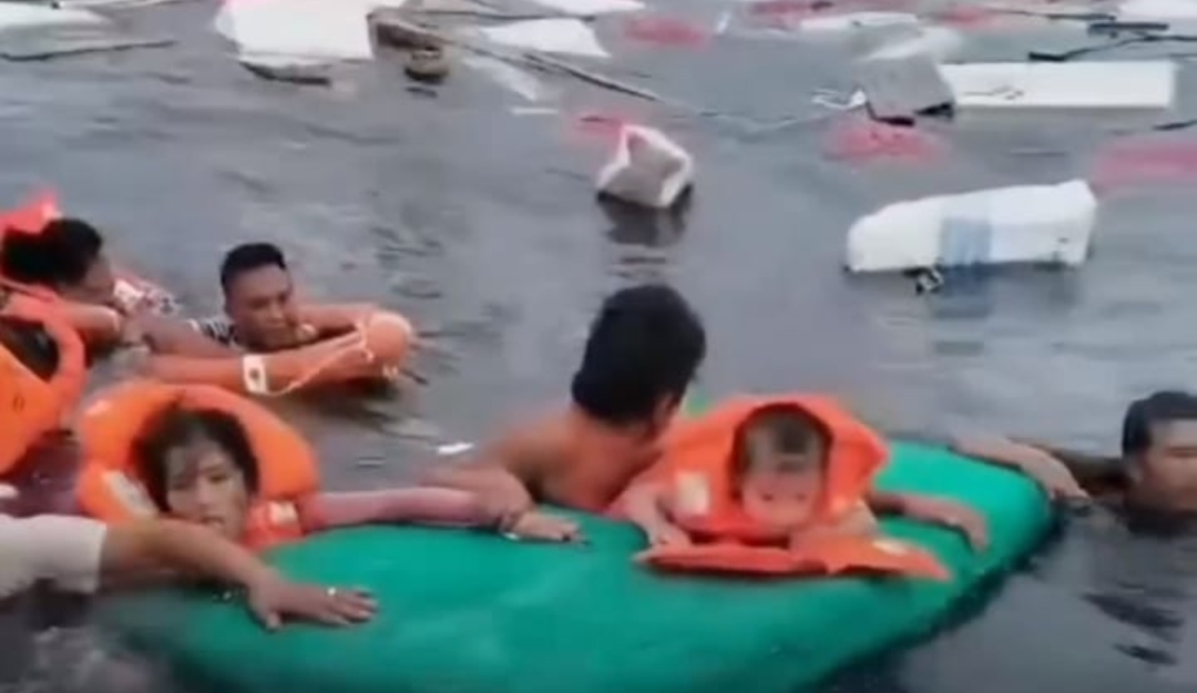 KM Cahaya Intan Celebes Tenggelam di Teluk Bone, Puluhan Penumpang Mengambang di Lautan