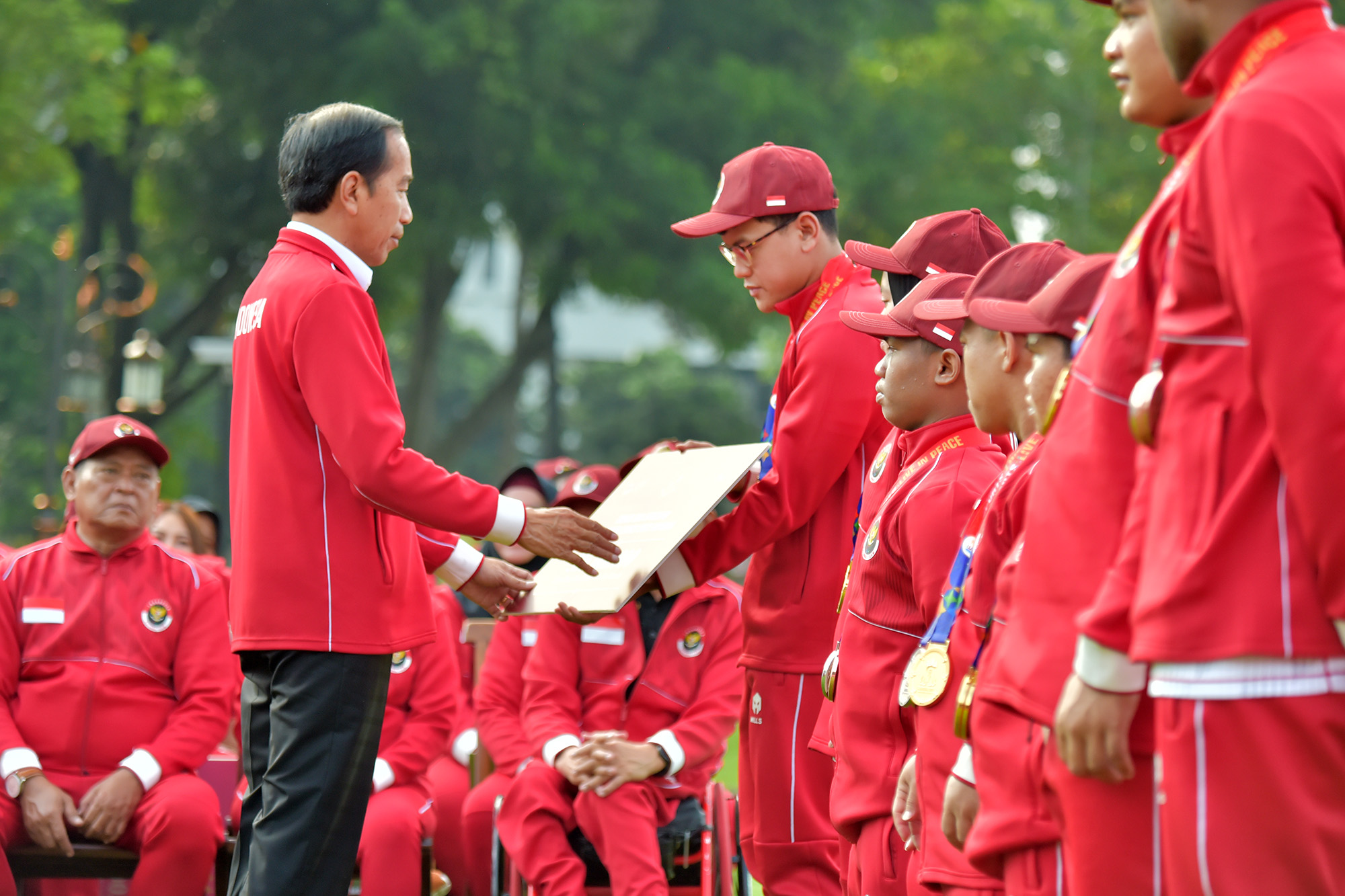 Bagi Bonus ASEAN Para Games 2023, Jokowi: Jangan Beli Barang-Barang Mewah