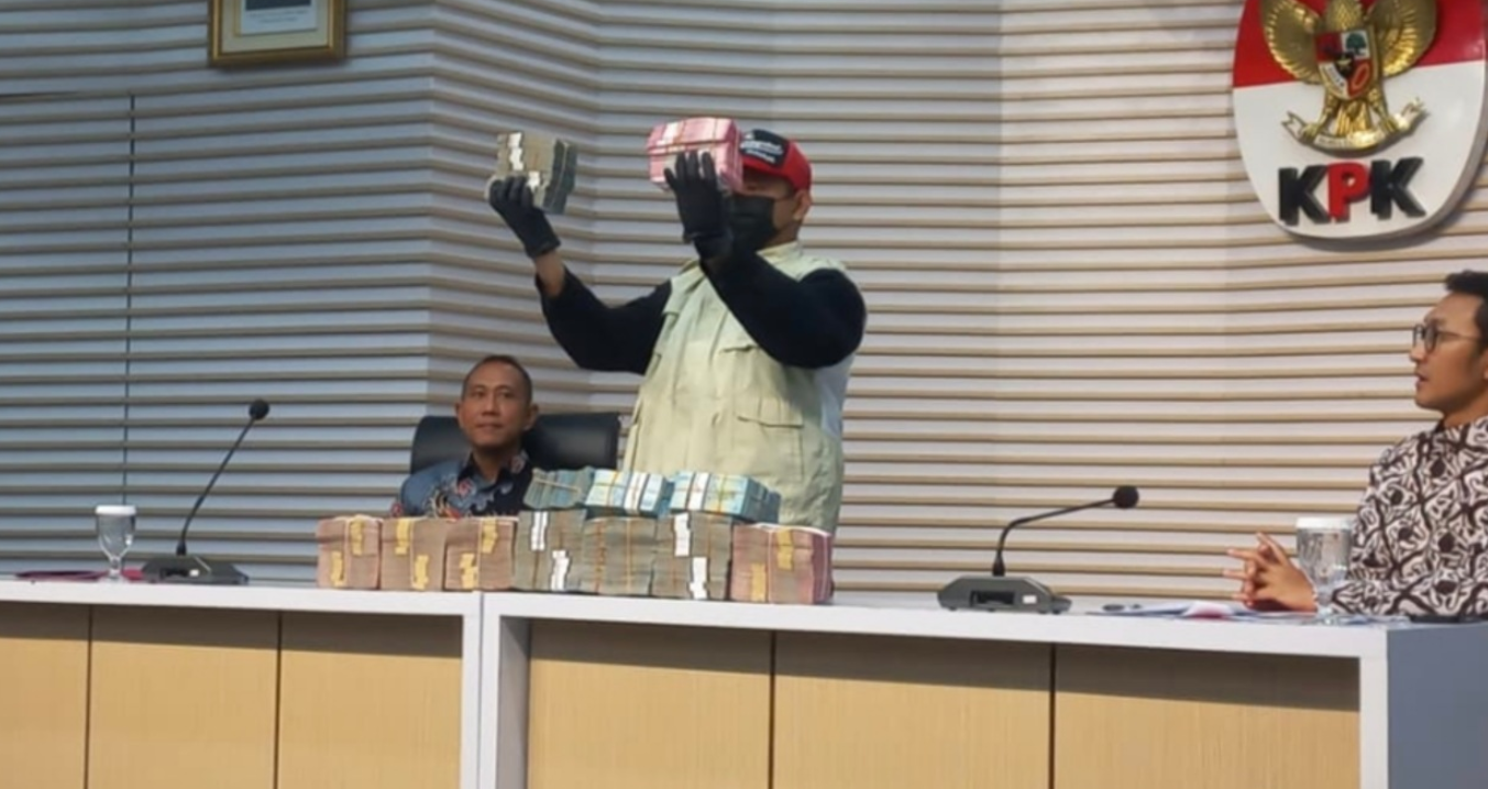 Bupati Lombok Barat Resmi Ditahan KPK, Terjerat Kasus Suap dan Main Proyek