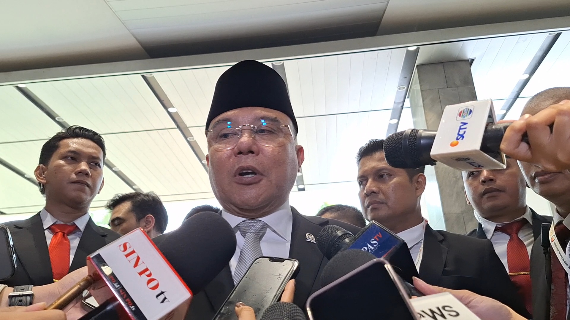 Dasco: Aspirasi Masyarakat dan DPR Jadi Pertimbangan Prabowo Copot Dadan Hindayana dari BGN