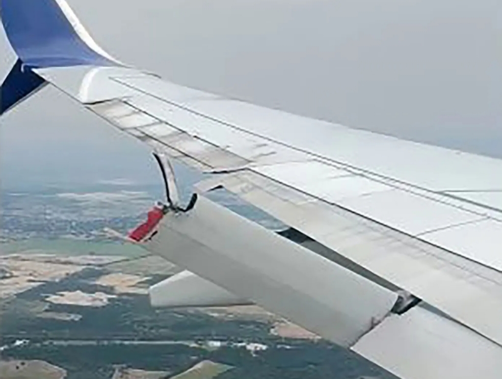 Ngeri! Detik-Detik Sebagian Sayap Boeing 737 Lepas saat Terbang