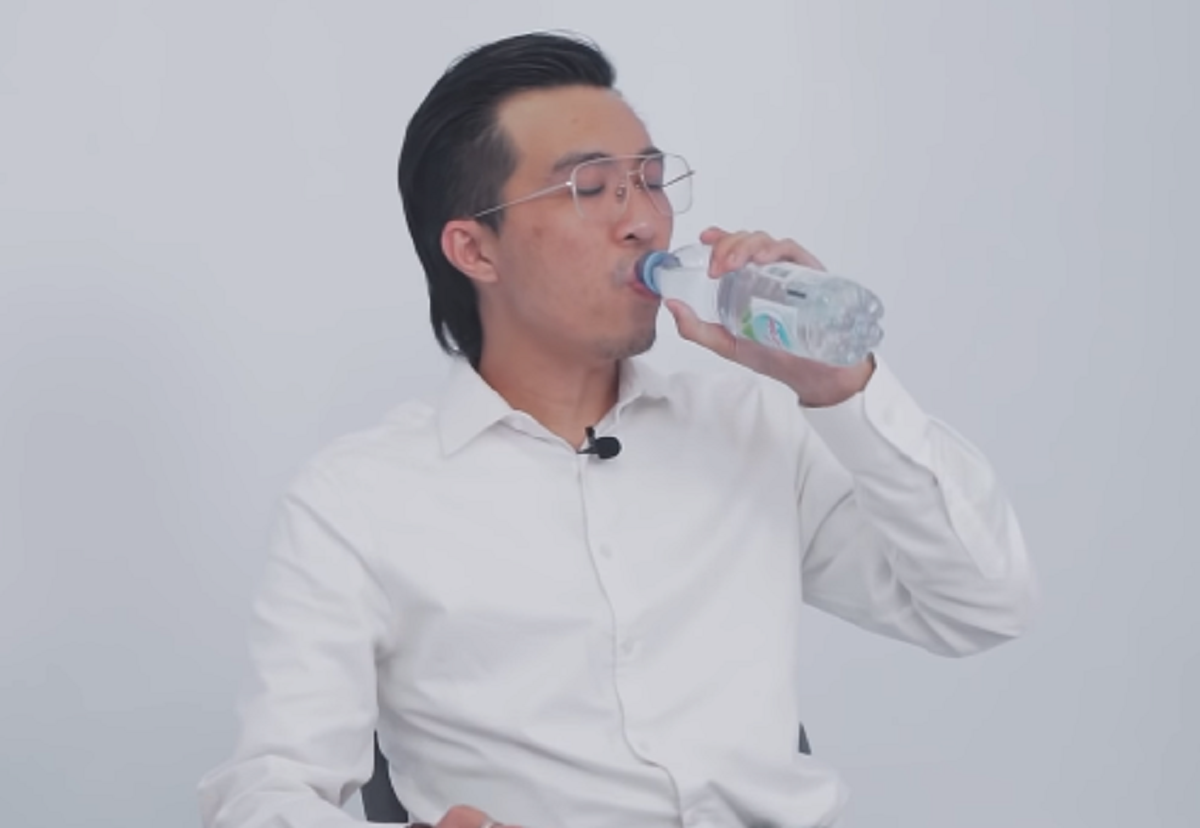 Minum Air Putih Bisa Bikin Panjang Umur? Dokter Tirta Ungkap Fakta Kesehatan: Bantu Melarutkan Kristal