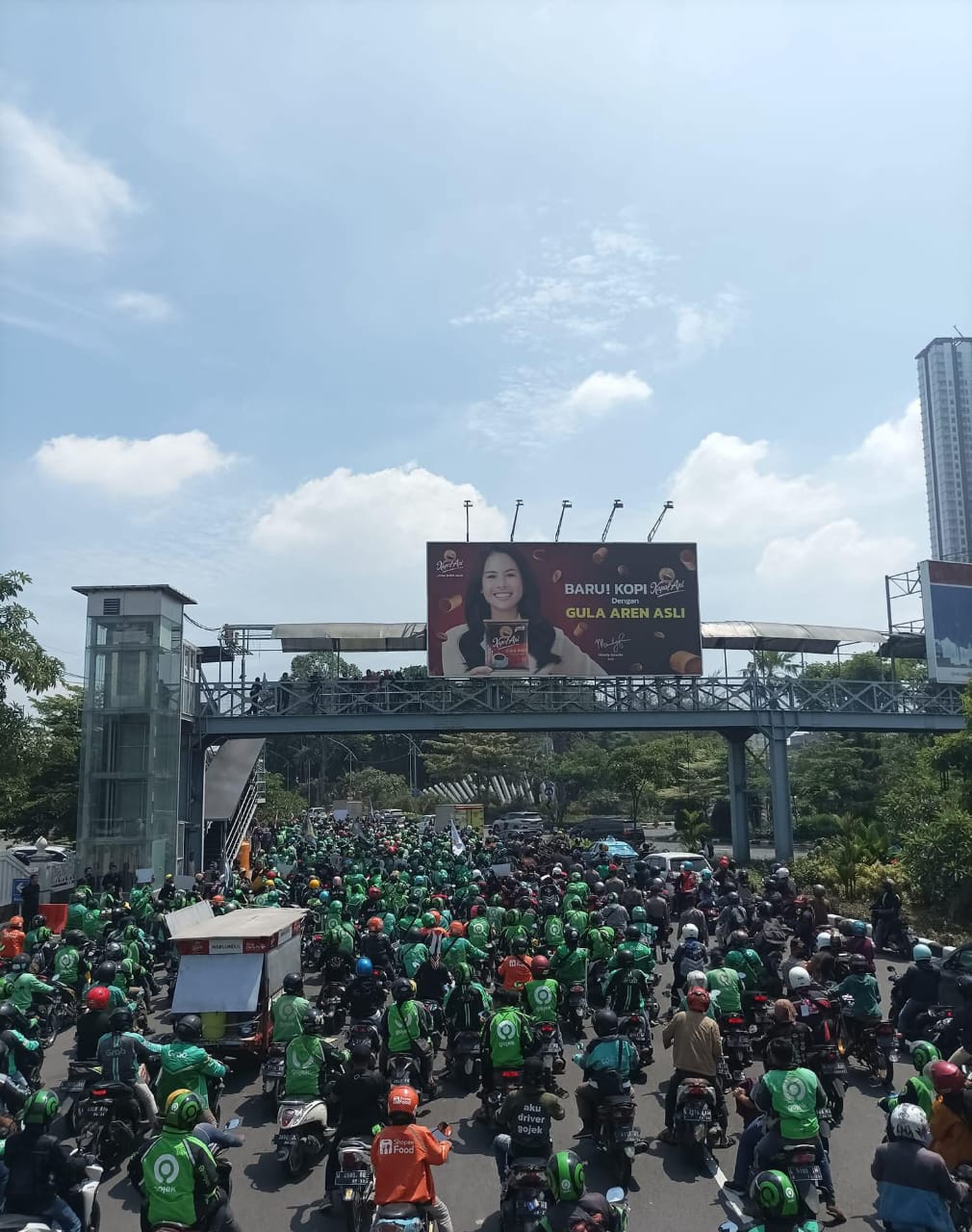 6 Ribu Ojol Serentak Demo di Jatim, Tuntut Keadilan untuk Affan Kurniawan