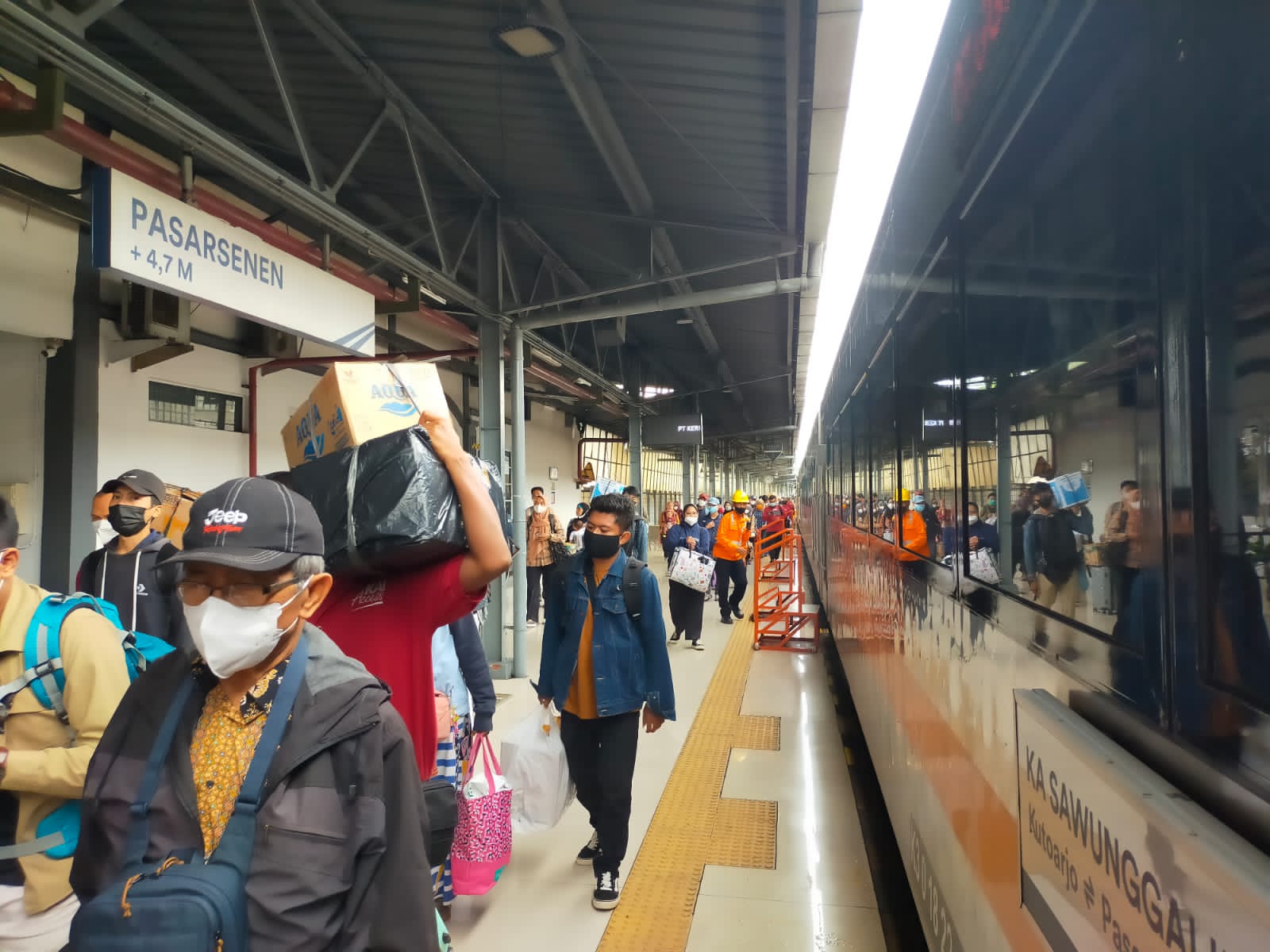 PT KAI Daop 1 Jakarta Minta Maaf Perjalanan Kereta Api dari Stasiun Pasar Senen dan Gambir Terganggu Banjir, Berikut Pola Operasinya