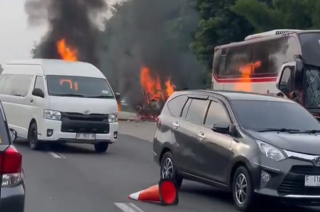Innalillahi! Kecelakaan 3 Kendaraan Tol Jakarta Cikampek KM 58, Seluruh Penumpang Gran Max Tewas