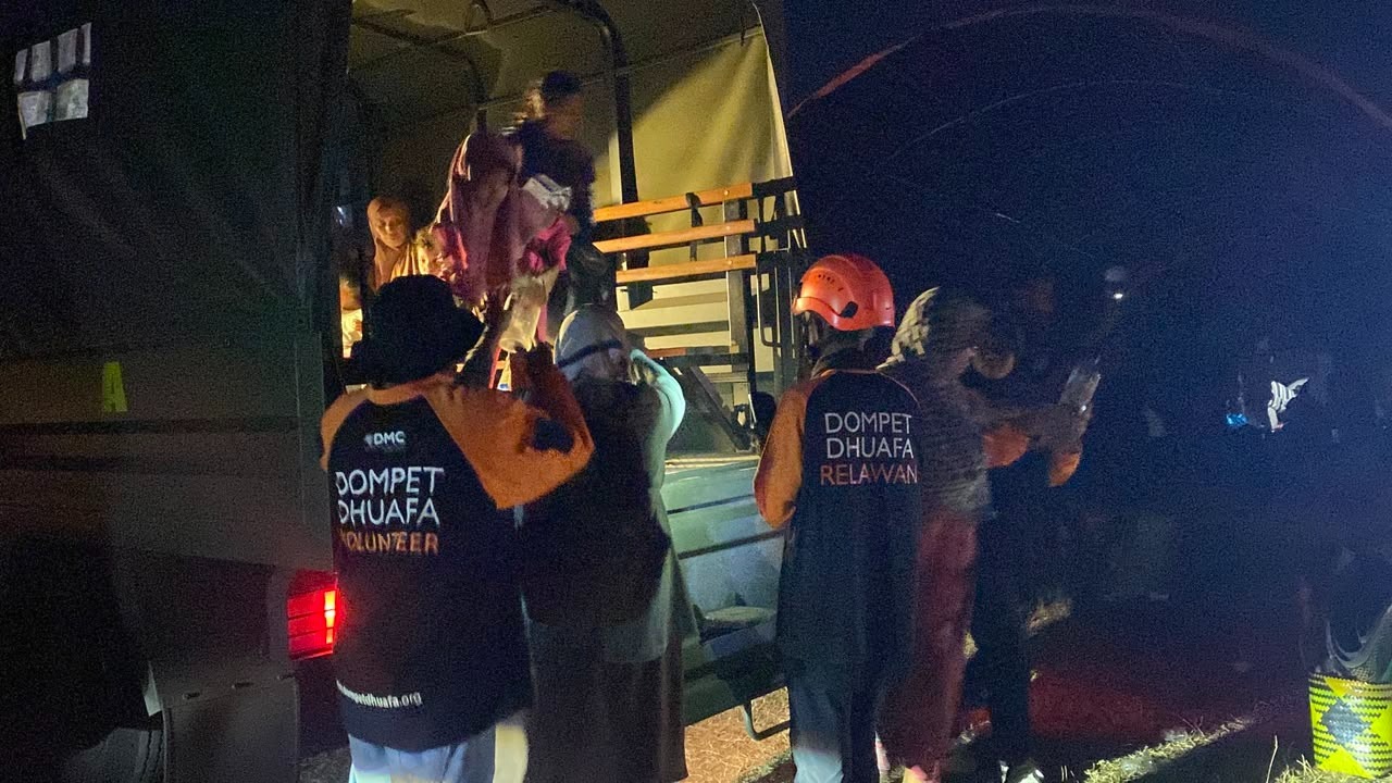 Relawan Dompet Dhuafa Tempuh Jalur Darat, Laut dan Udara untuk Respon Cepat Gempa NTT