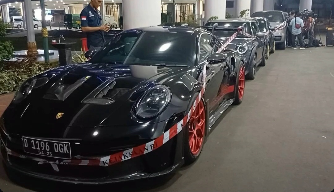 Kejagung Sita Mobil Mewah dan Dua Kapal Milik Pengacara Tersangka Kasus Korupsi Migor