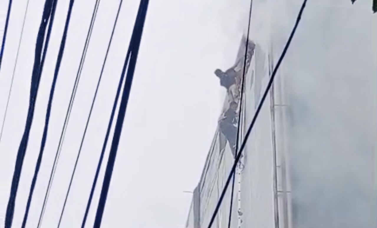 Tolong… Tangga-tangga! Tangis Histeris Korban Terjebak Kebakaran Gedung Terra Drone di Kemayoran