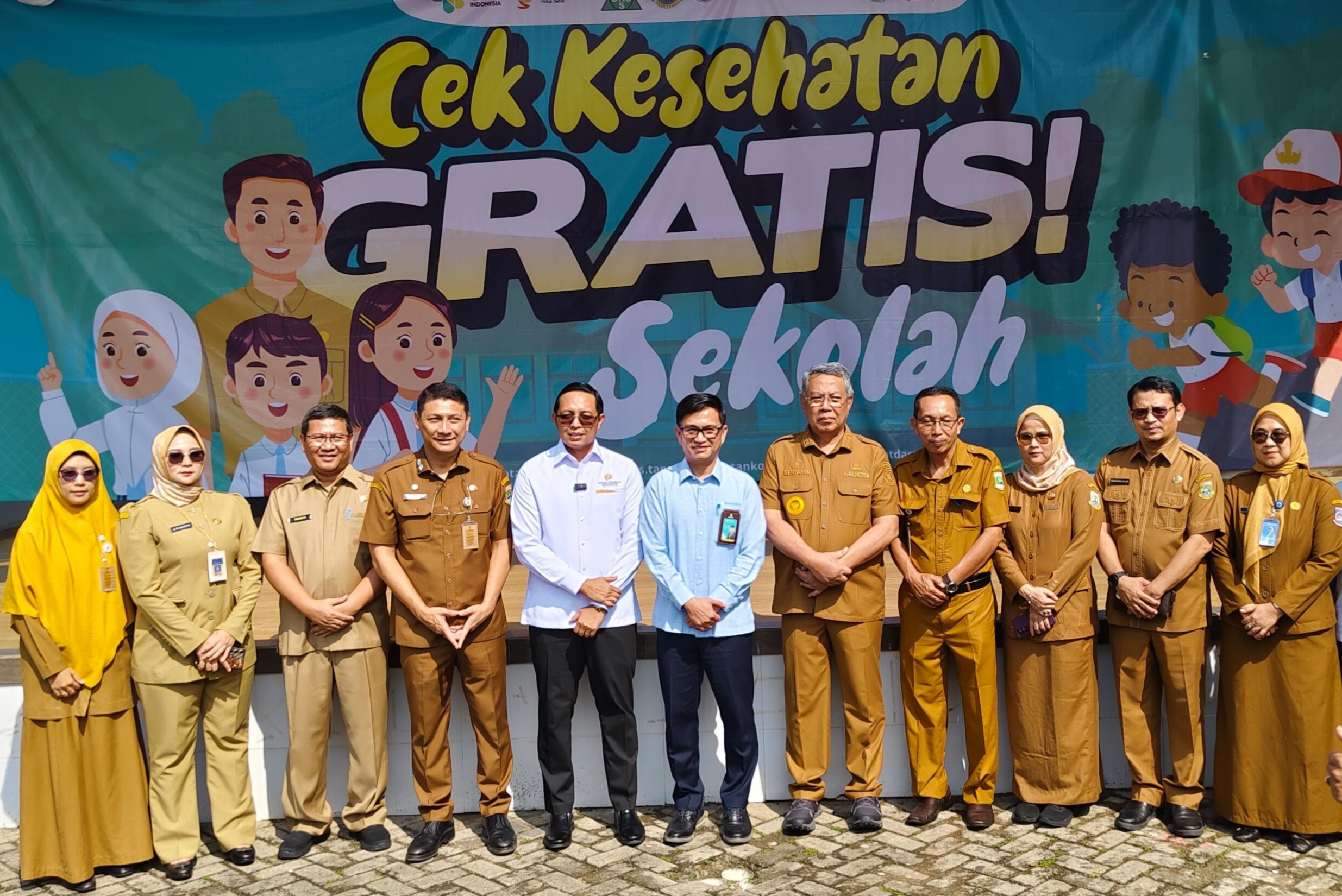 CKG di SMAN 6 Tangsel, Hasan Nasbi dan Wali Kota Ungkap Temuan Kesehatan Anak Sekolah