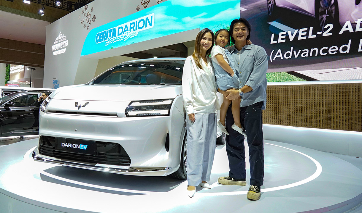 Keseruan Keluarga Dion Wiyoko dan Putri Habibie Bersama Wuling Darion: Paling Penting Baby Friendly
