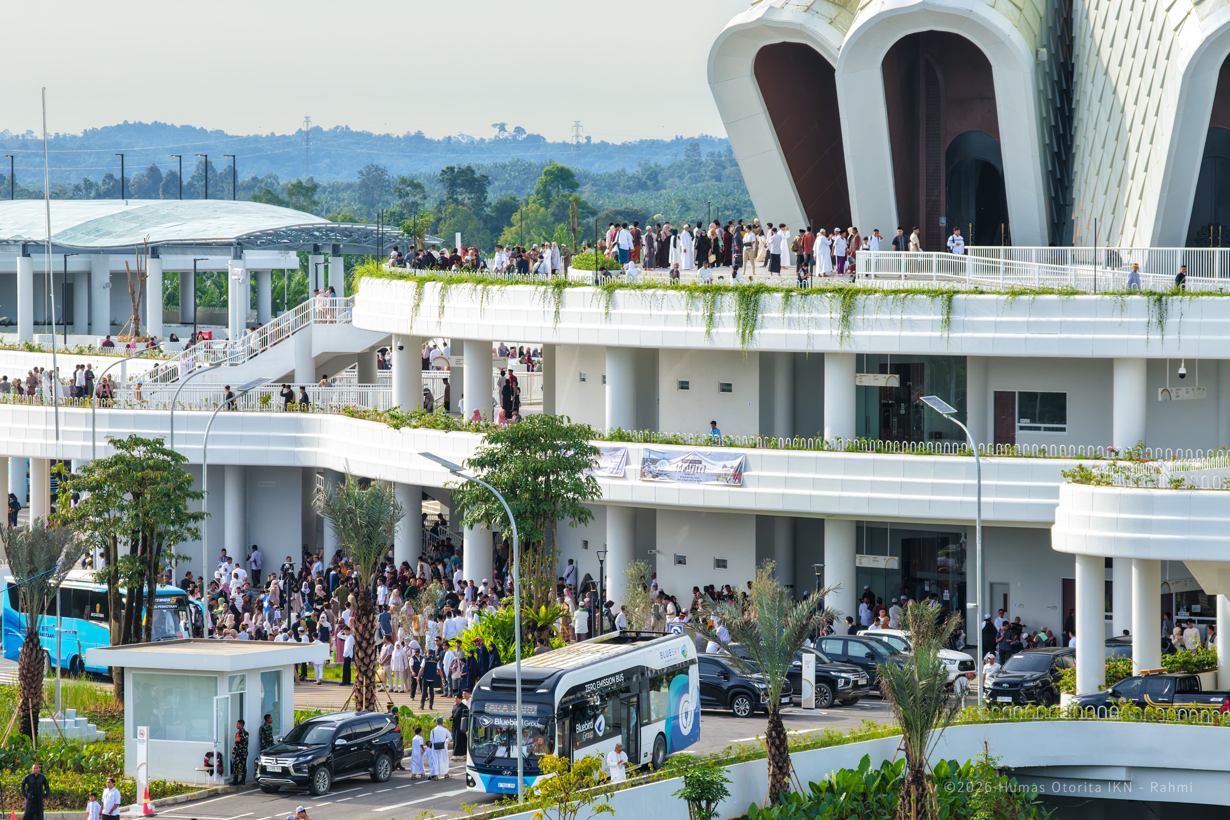 Ribuan Jamaah Jalankan Salat Idul Fitri Perdana di Masjid Negara IKN