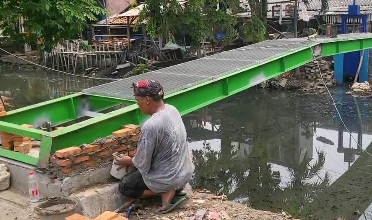 Warga Koja Gotong Royong Bangun Jembatan Besi Secara Mandiri, 5 Tahun Pengajuan Dicuekin Pemerintah