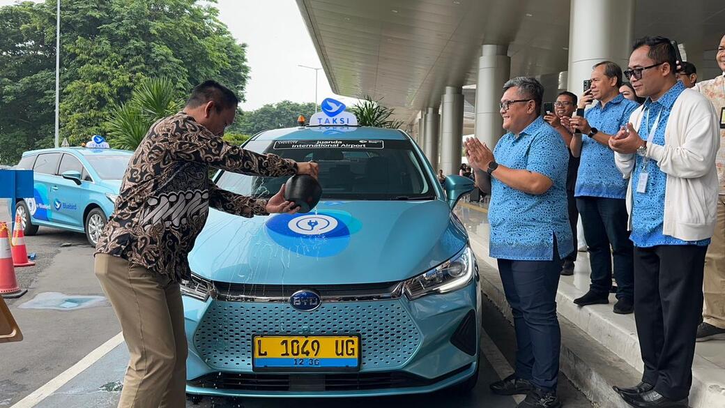 Bandara Internasional Juanda Hadirkan Taksi Listrik, 50 Unit e-Bluebird Mulai Beroperasi