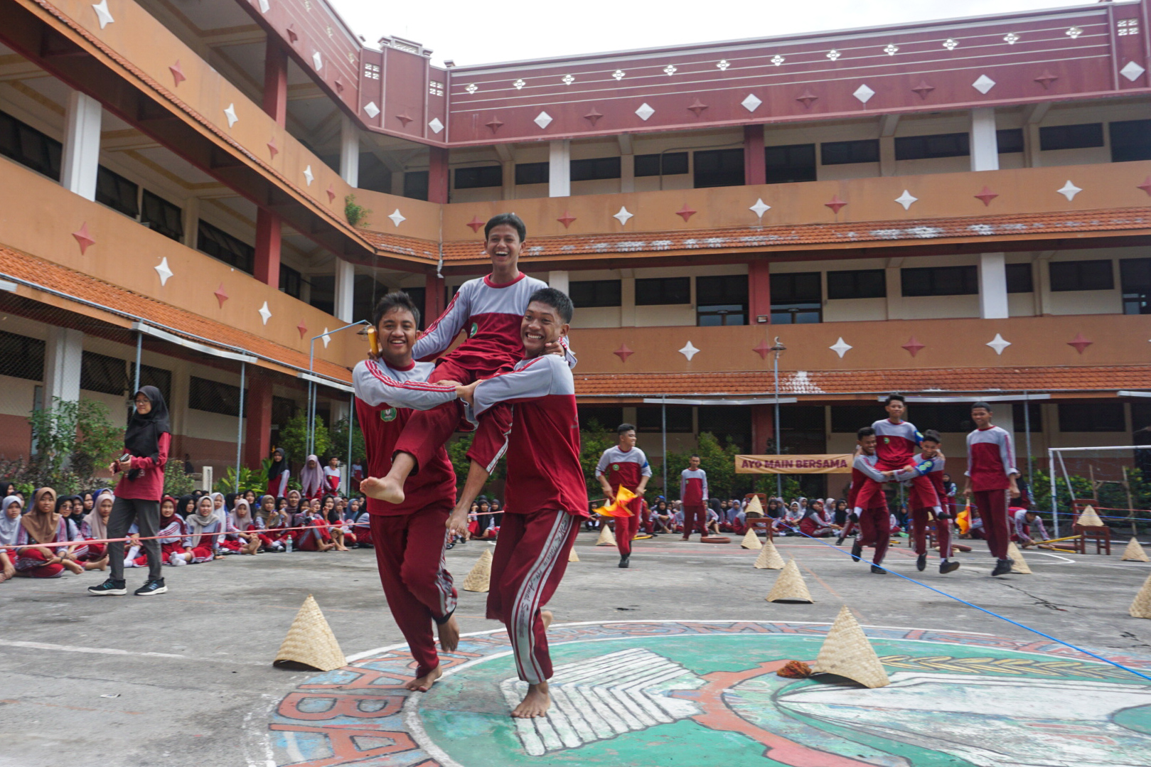 Kampoeng Dolanan Bersama SMK Islam Al-Amal Gelar Lomba Permainan Tradisional Ala Ninja Warrior