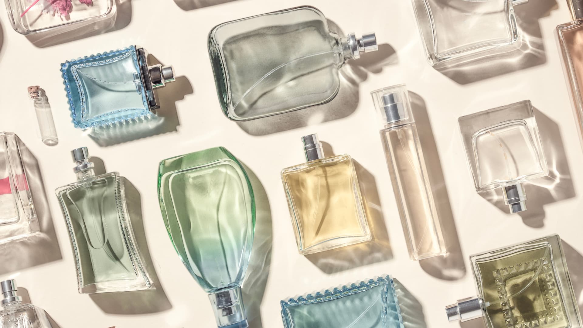 5 Rekomendasi Aroma Parfum yang Cocok untuk Siang dan Malam Hari