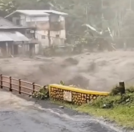 Akses Lumajang - Malang Terputus Total Diterjang Banjir Lahar Gunung Semeru