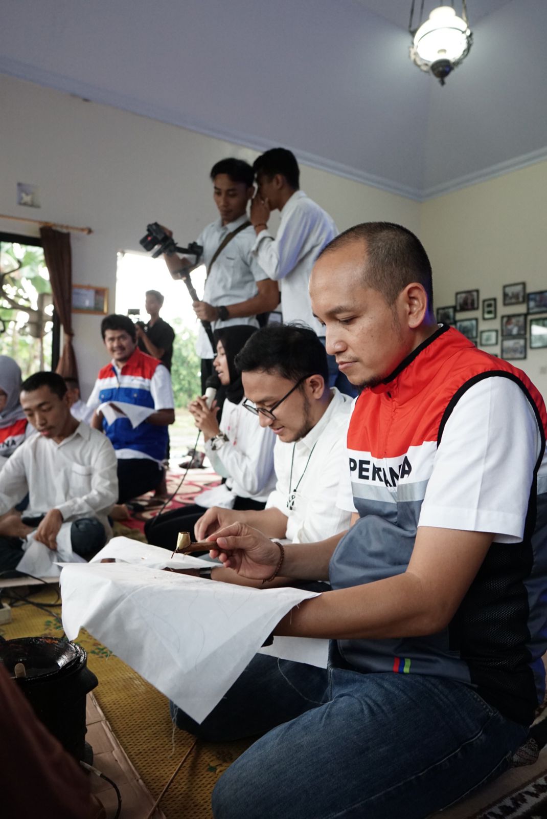 Perwira Penggerak Pertamina Belajar Membatik di Workshop Srikandi Patra Difablepreneur 