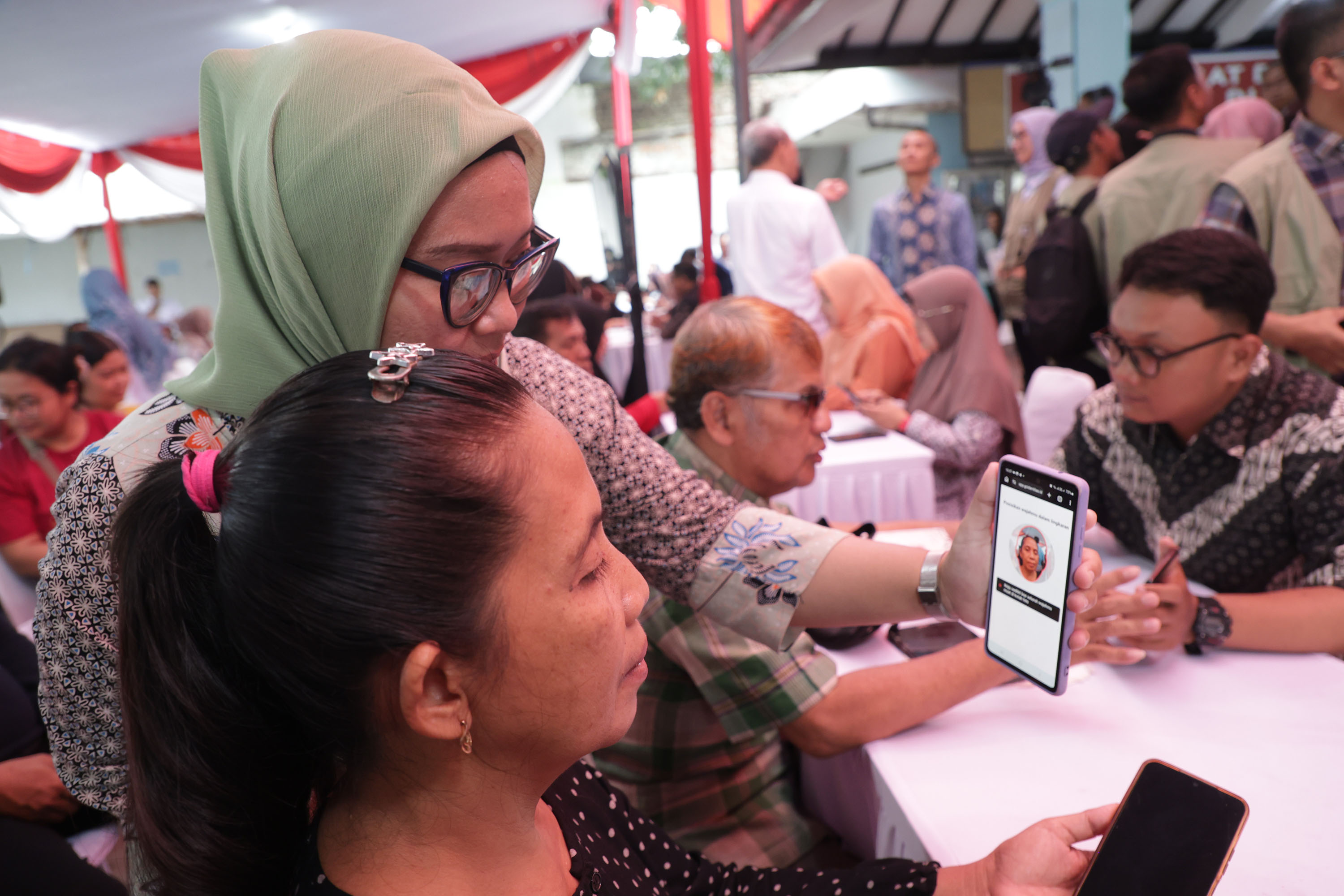 Aplikasi Perlinsos Digital Diuji Coba di Surabaya, Signifikan Pangkas Birokrasi Bansos 