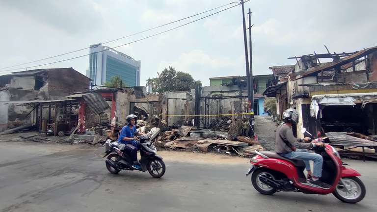 Kebakaran di Padmosusastro Surabaya, Pedagang Barang Antik Rugi Ratusan Juta