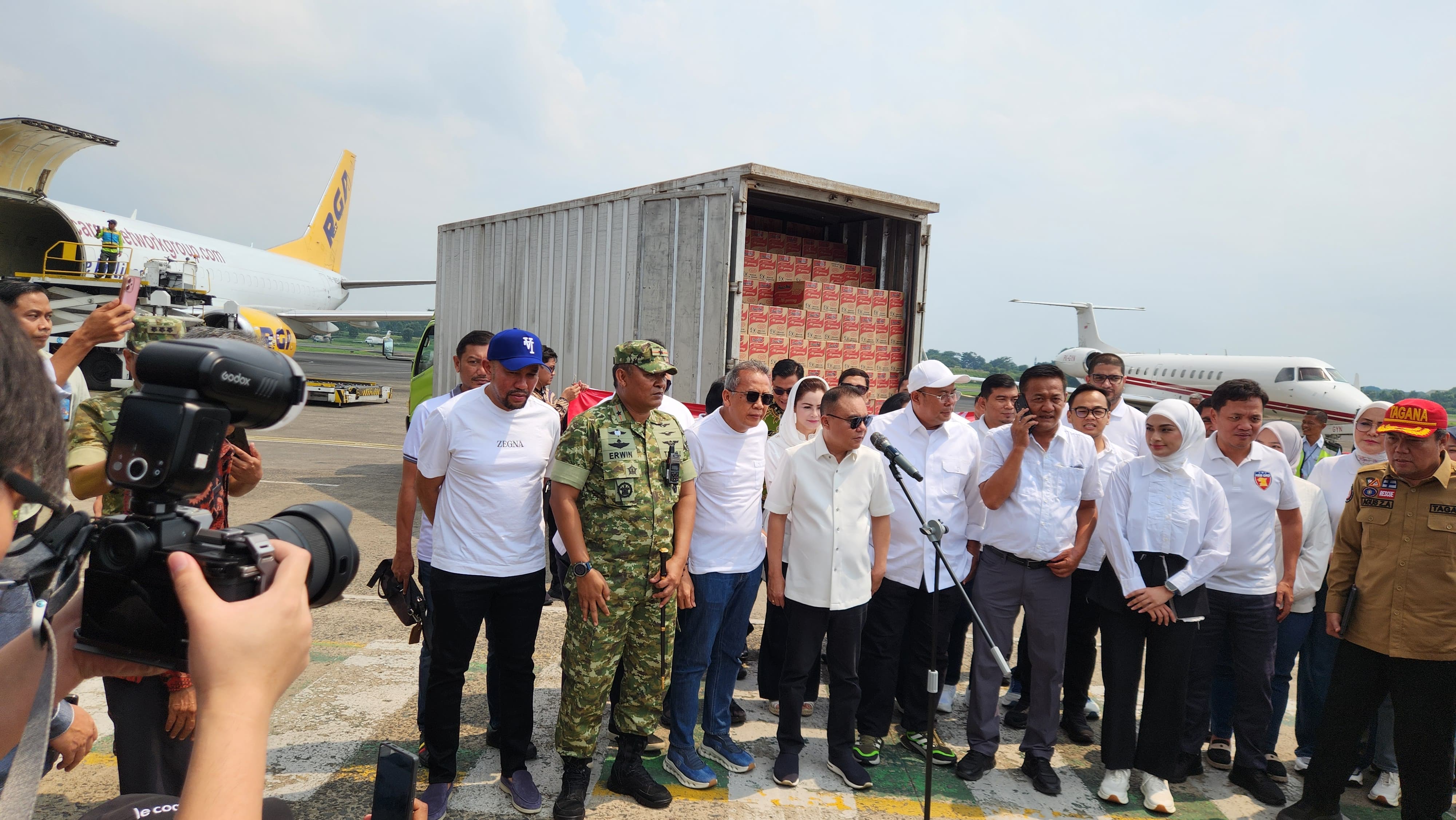 DPR RI Salurkan Bantuan untuk Korban Longsor dan Banjir Bandang di Aceh, Sumut, dan Sumbar
