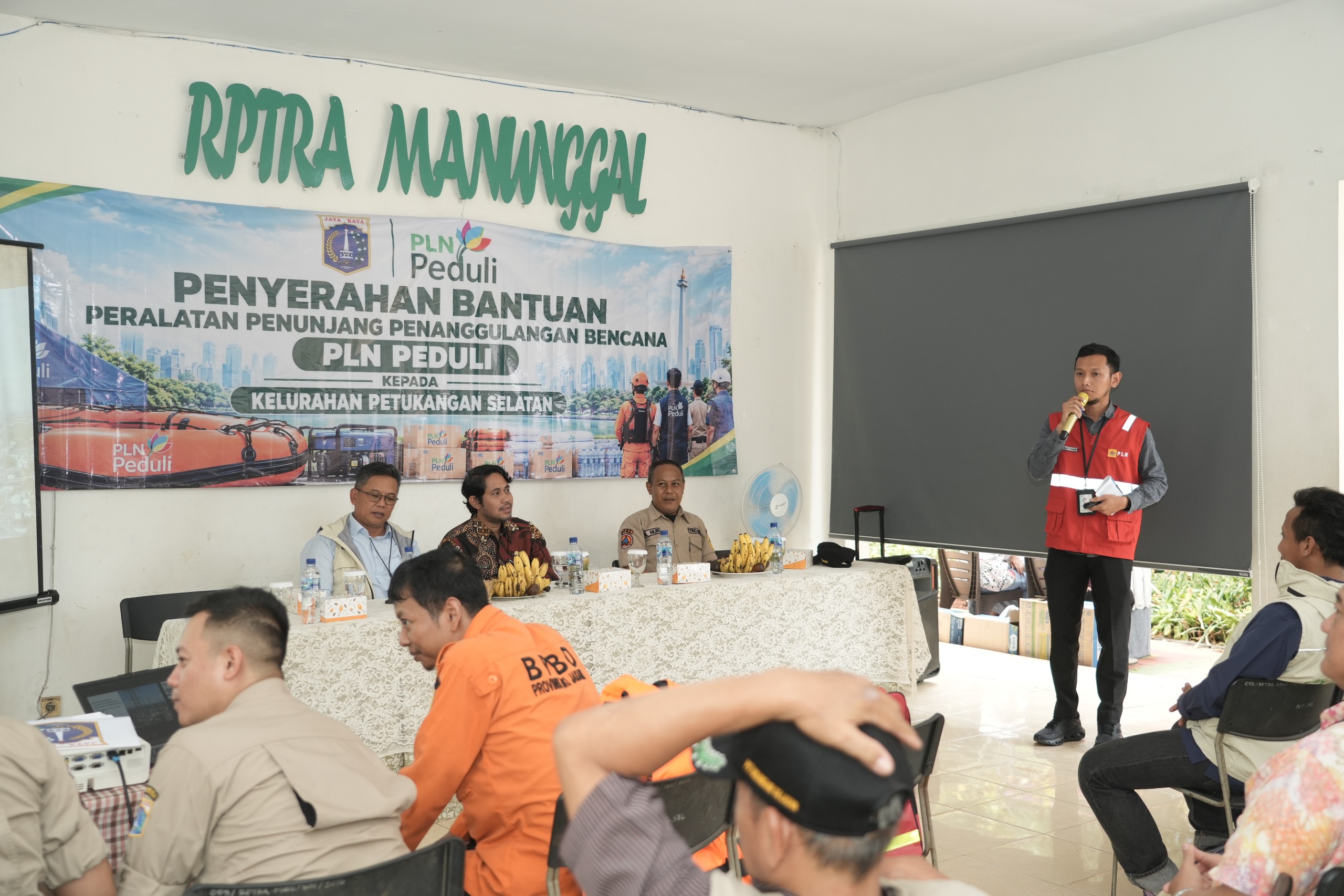 Ada Proyek Kelistrikan di Petukangan Selatan, Warga Diminta Jaga Jarak Aman