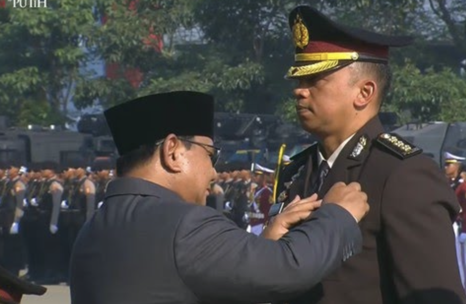 Prabowo Beri Bintang Bhayangkara Nararya kepada 3 Polisi di Hari Bhayangkara Ke-80