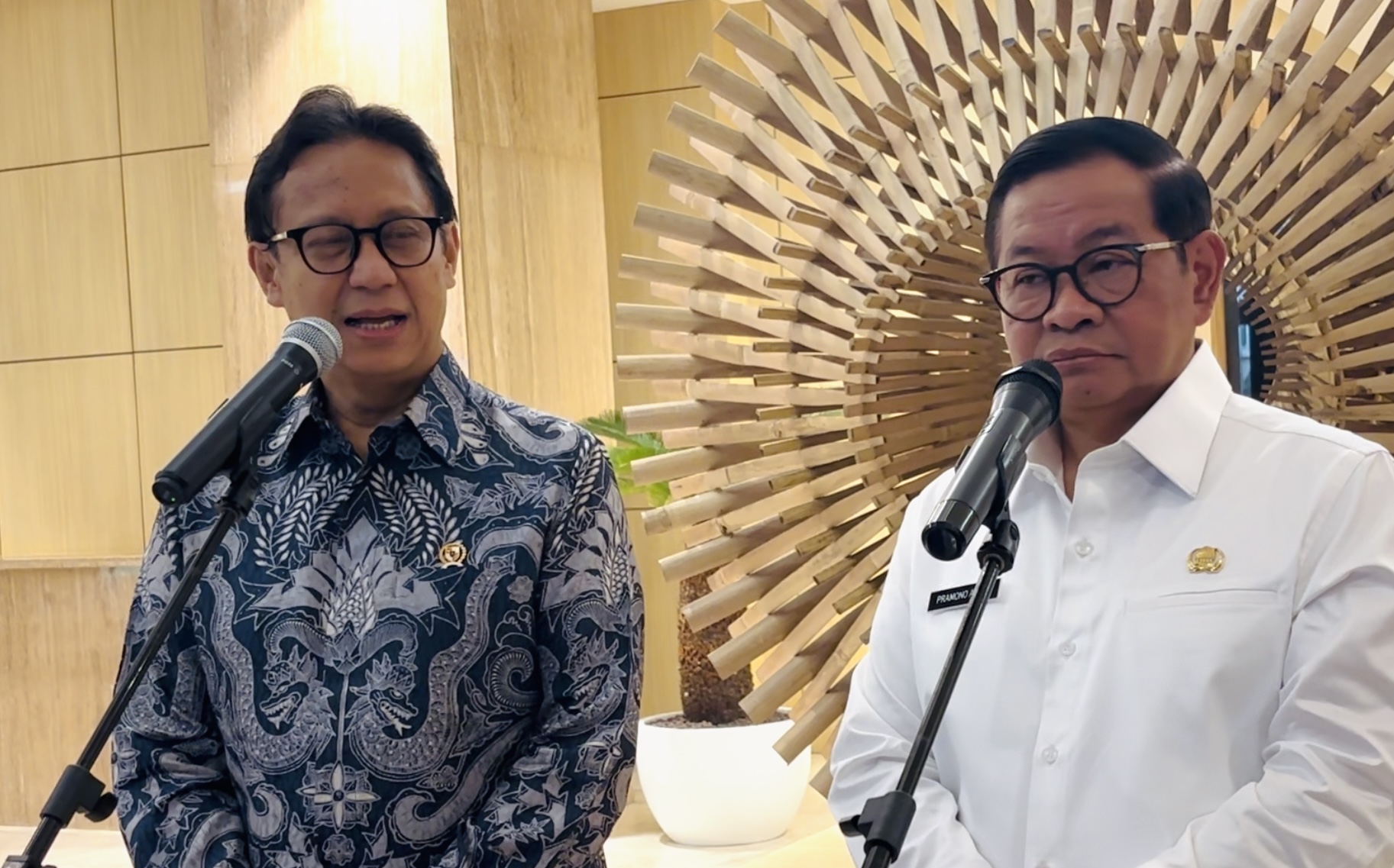 Jakarta Waspada Partikel Plastik Sangat Kecil, Menkes Imbau Warga Pake Masker Hindari Paparan Mikroplastik