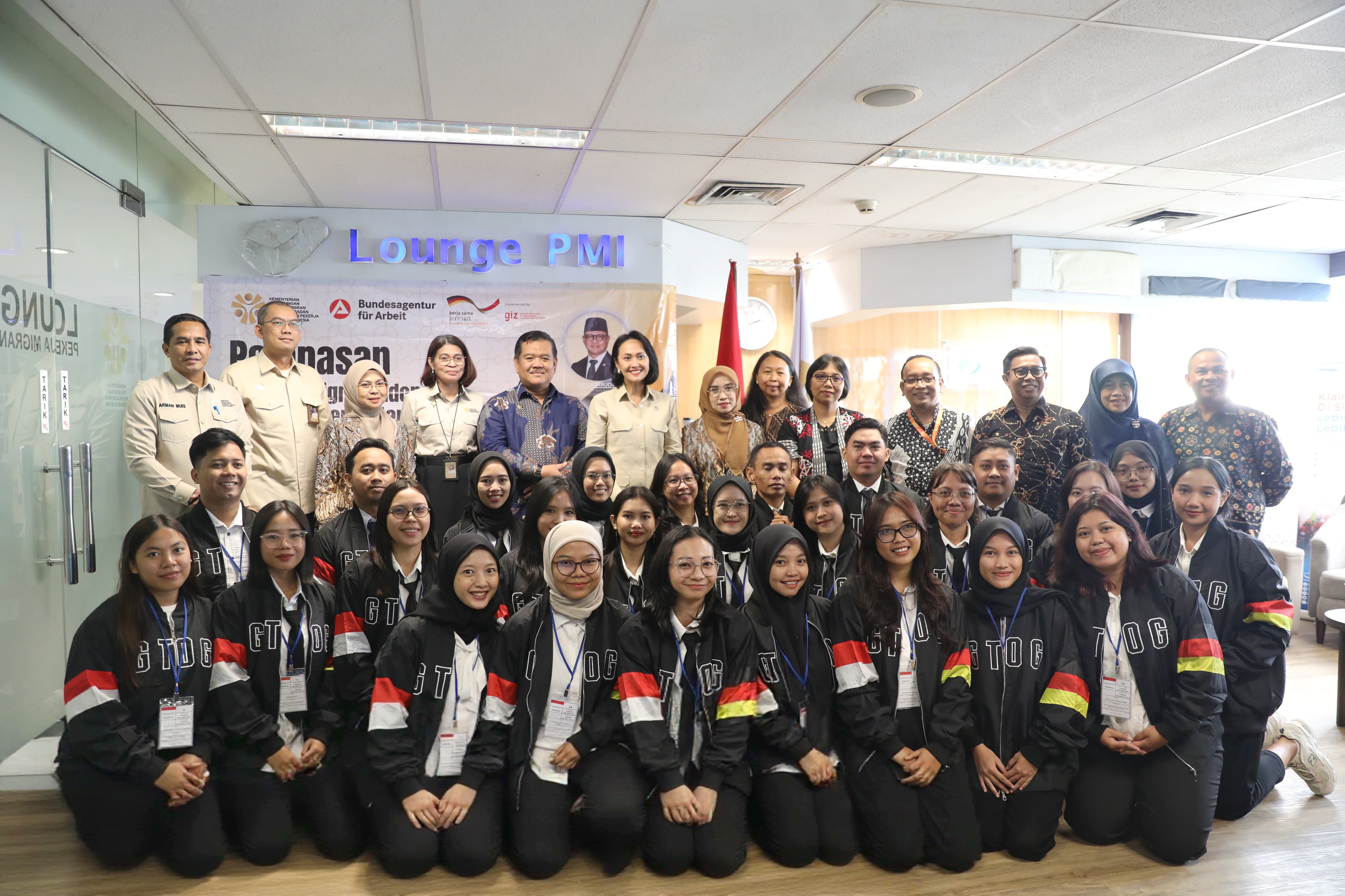 Wamen P2MI Lepas 29 Perawat Indonesia ke Jerman, Christina Langsung Pasang Target Ini!