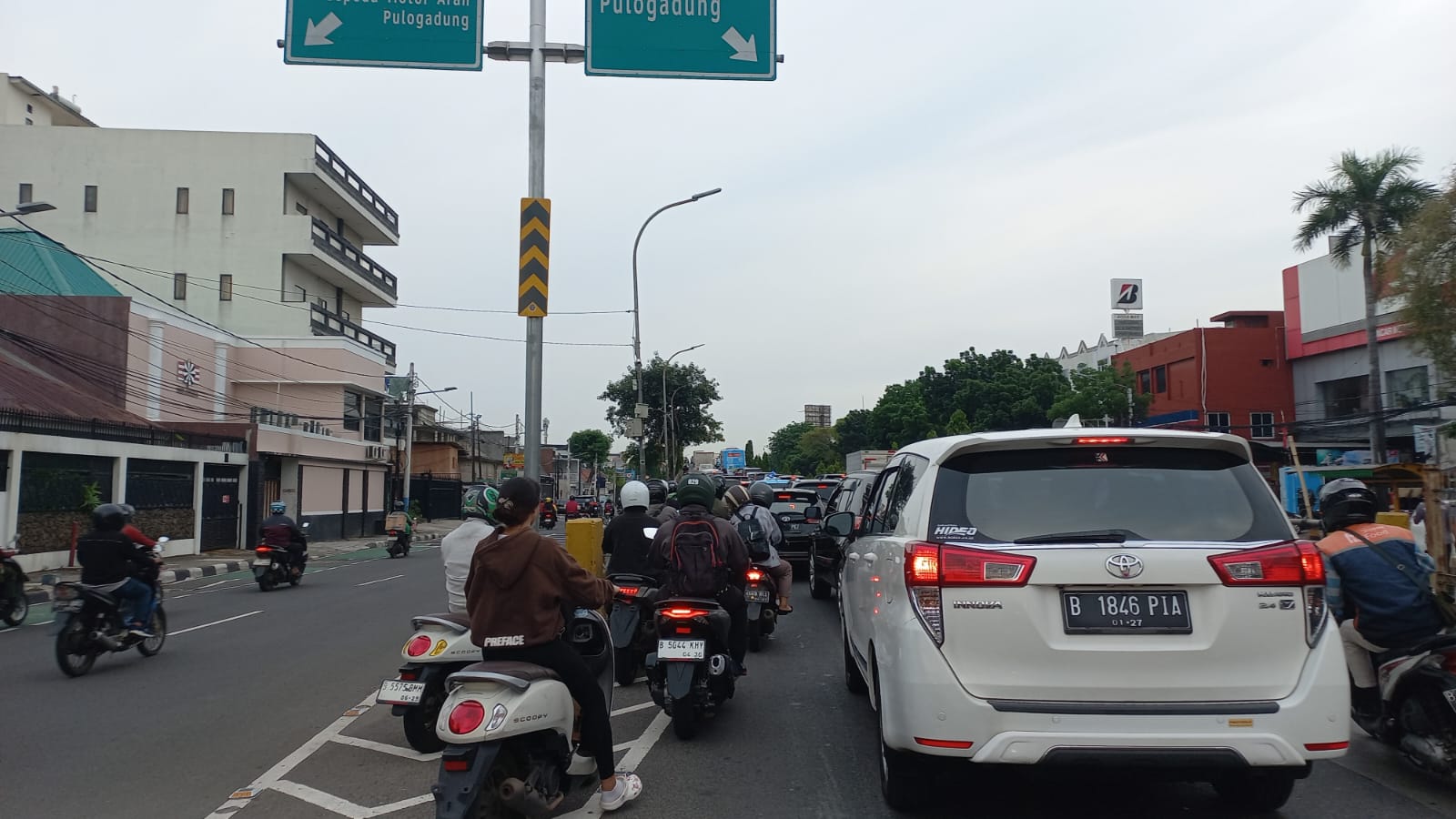 Gedung Terra Drone di Kemayoran Kebakaran, Macet Panjang Mulai dari Kwitang hingga Jalan Letjen Suprapto