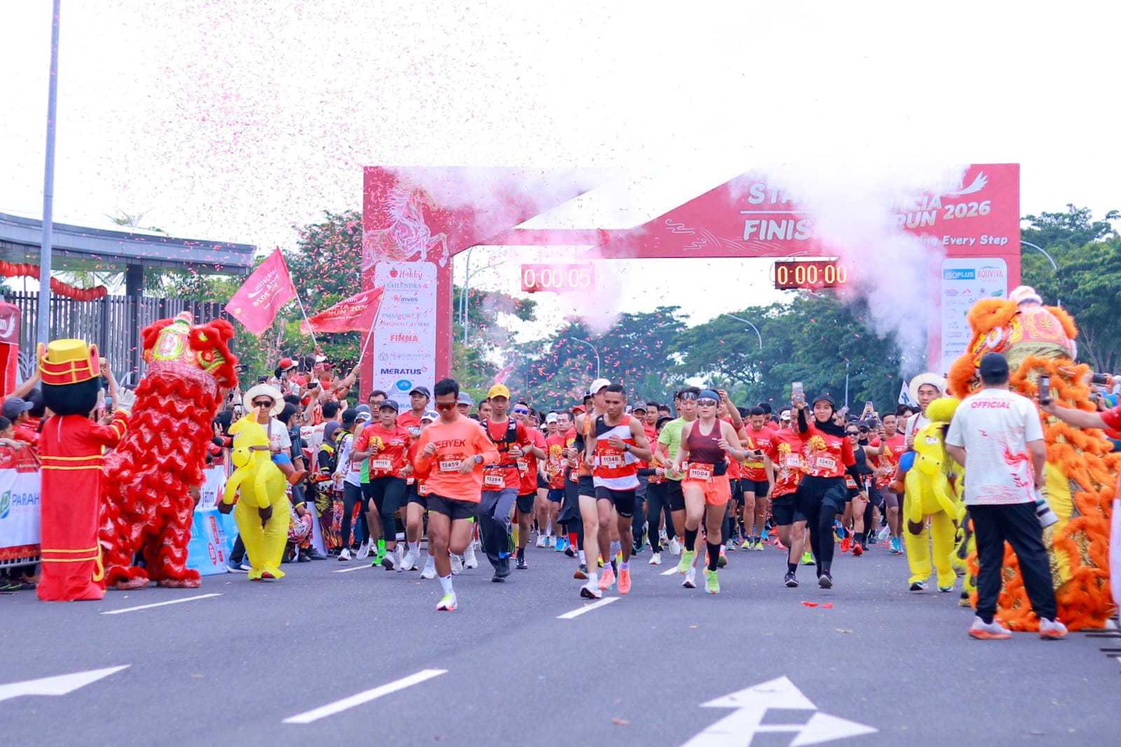 Flag-off Bank Jatim Sincia Run 2026, 3.000 Peserta Lari Diiringi Barongsai