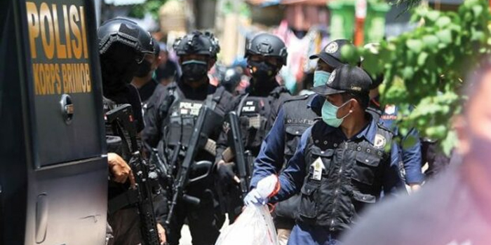 Tangkap 4 Terduga Teroris di Bandung, Densus 88 Amankan Barang Bukti Samurai 