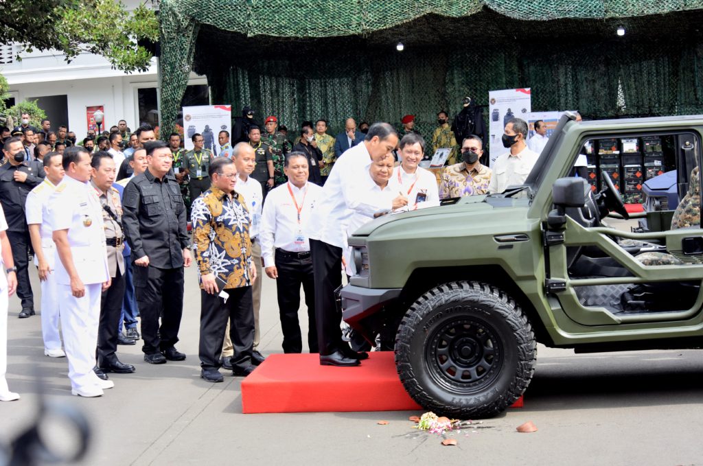 Jajal Kendaraan Operasional Satuan di Kemhan, Jokowi Resmikan 