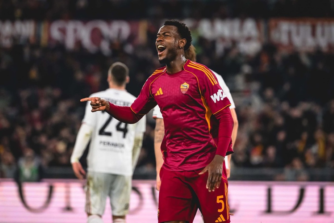 Barcelona Bidik Bek AS Roma Evan Ndicka, Man United Ikut Mengintai