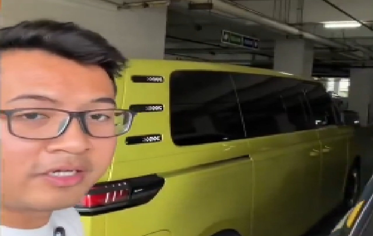 Ban Mobil Minivan Pecah, Pengemudi Ini Salahkan Hotel, Netizen Pertanyakan Skillnya: Keramik Diam Disalahin!