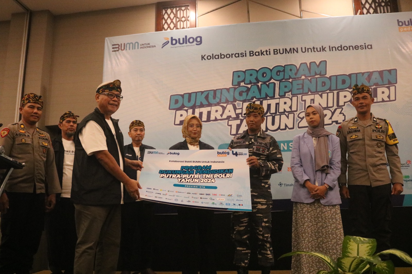 Bulog Dukung Pendidikan Putra Putri TNI/POLRI melalui Program Bulog Peduli Pintar di NTB