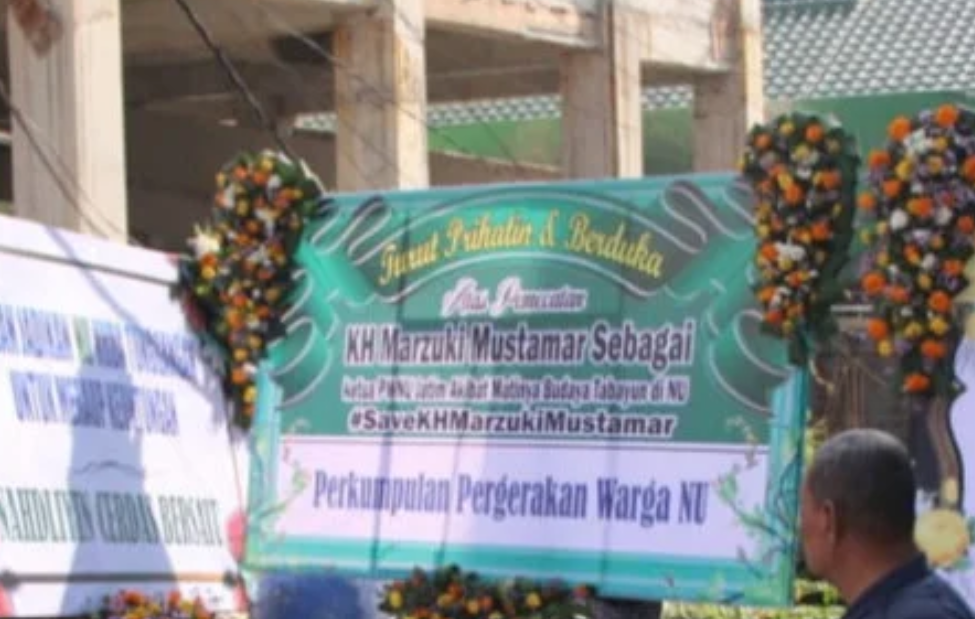 Karangan Bunga 'Kekecewaan' Berjejer Buntut Ketua PWNU KH Marzuki Mustamar Dicopot
