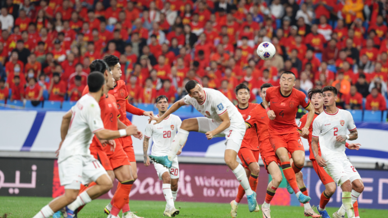 Bandara Dibuat LUMPUH! Suporter Garuda Kawal Laga Terakhir Timnas ke Jepang, Miliano Jonathans Muncul