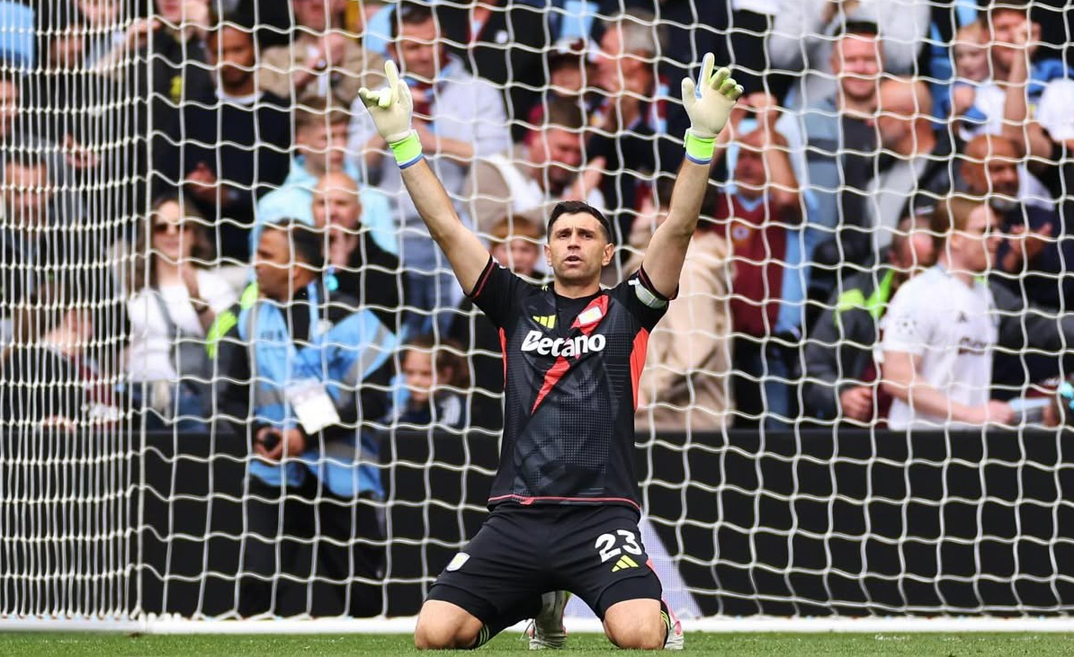 Man Utd Ngebet Boyong Emi Martinez, Andre Onana Out?