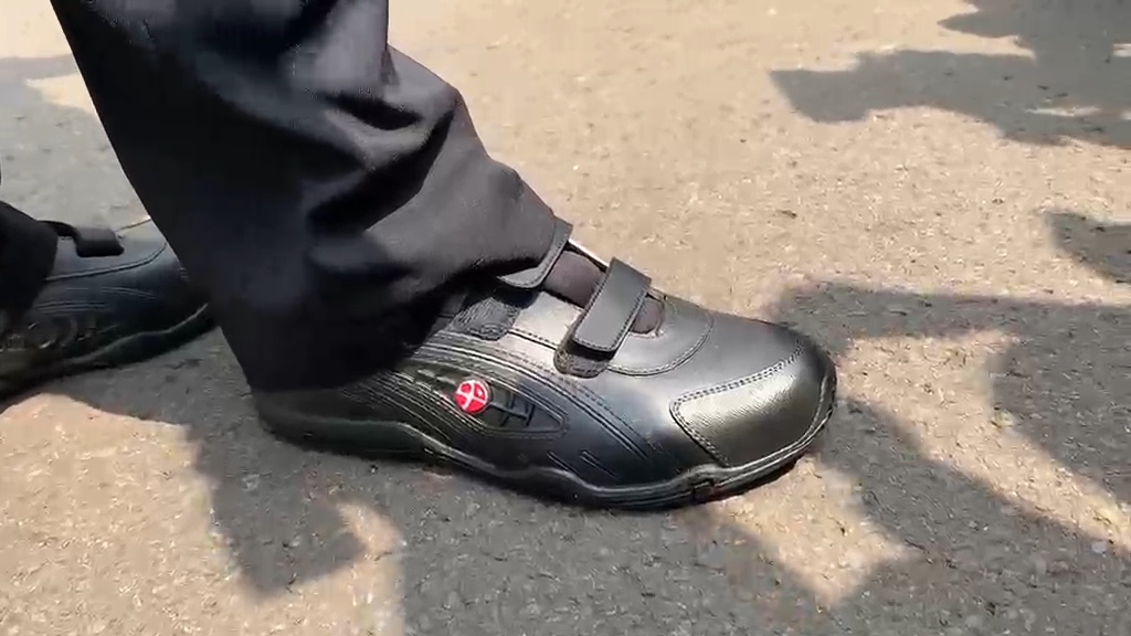 Lihat Nih! BRIN Bikin Sepatu dari Karet, Prabowo Langsung Pesan