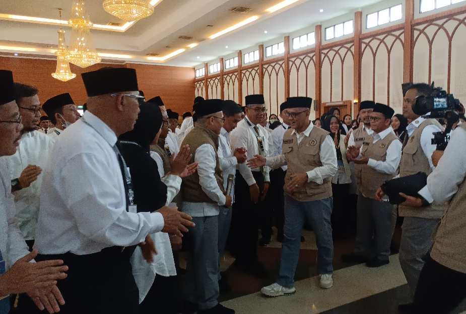 ’Haram’ Ada Kata Gagal, Menhaj Gus Irfan Semangati Petugas Haji 2026: Pionir Sejarah!