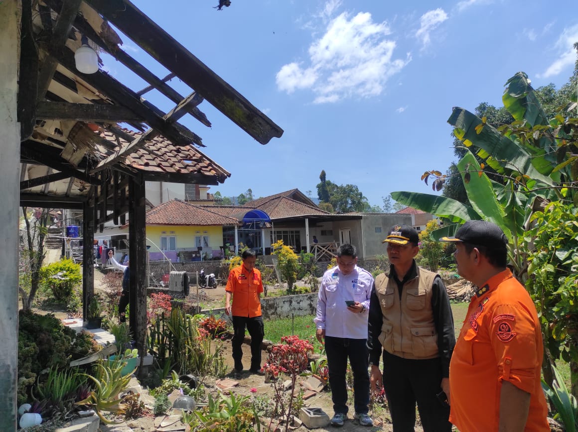 Akibat Gempa di Bandung Ratusan Rumah Rusak, 81 Orang Luka-luka