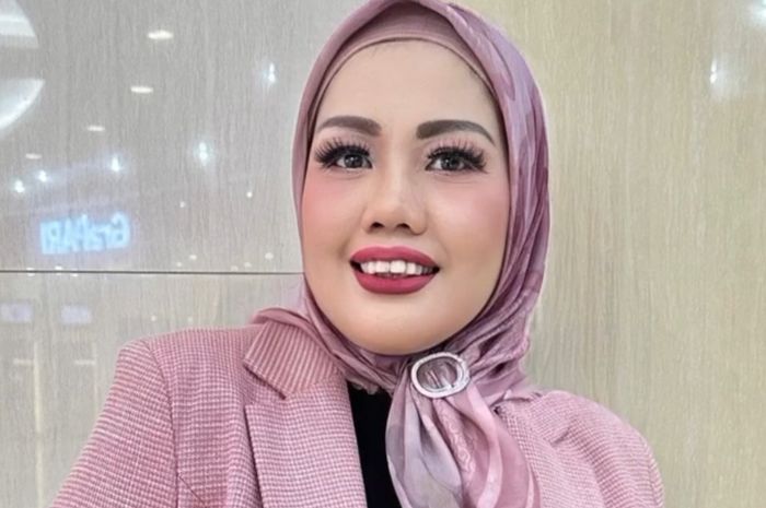 Ely Sugigi Ngaku Terpaksa Harus Unfollow Ridwan Kamil, Gegara Tahu Perselingkuhan dengan Lisa Mariana