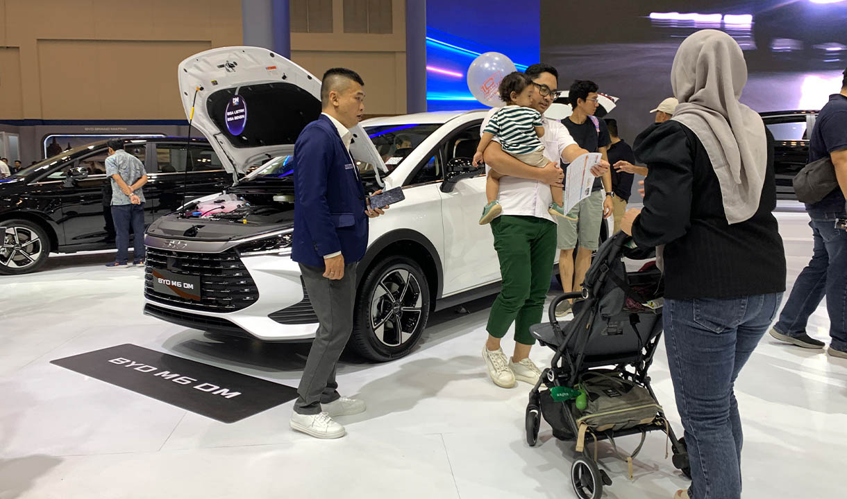 Perbandingan Biaya Penggunaan Harian BYD M6 DM-i dengan Mobil ICE